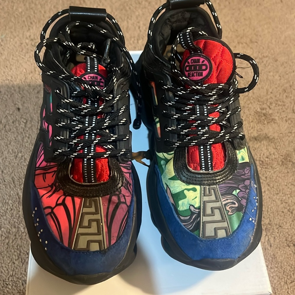 Versace chain reaction size 8